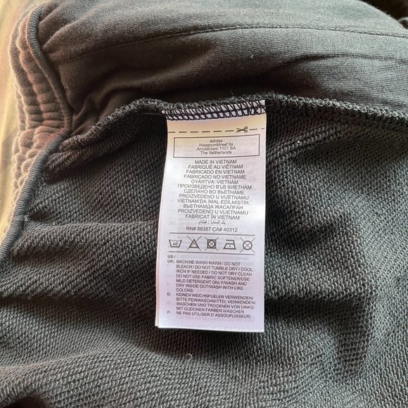 Comfy Adidas Shorts - Picture 6 of 6